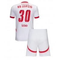 Billiga RB Leipzig Benjamin Sesko #30 Barnkläder Hemma fotbollskläder till baby 2024-25 Kortärmad (+ Korta byxor)